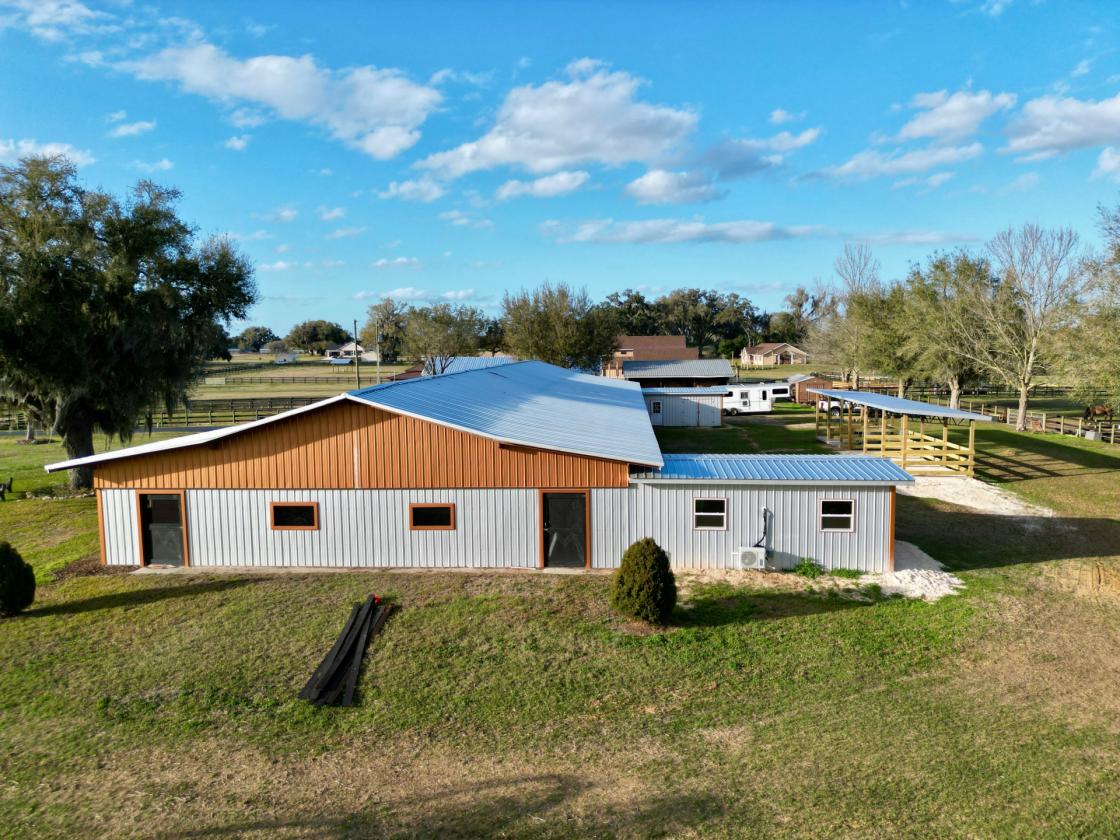 A picture-perfect equestrian estate - photo 6
