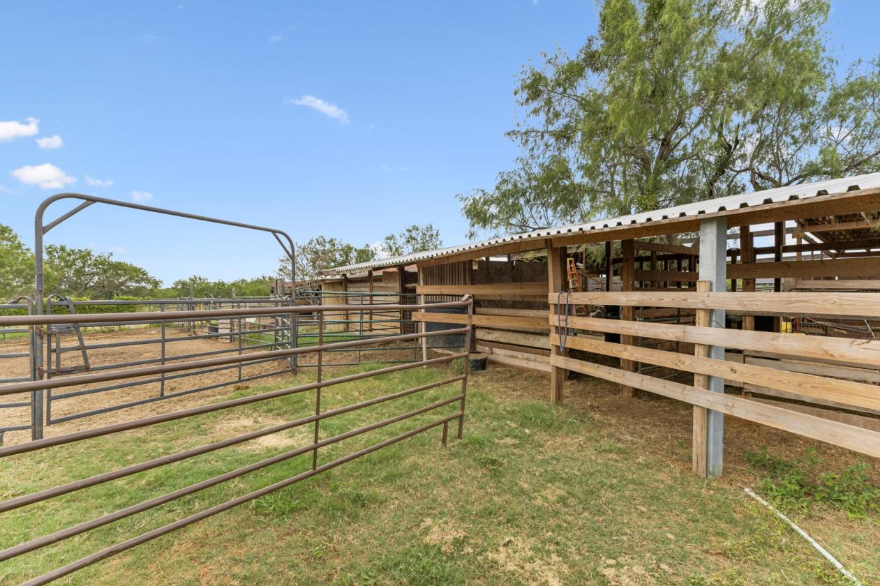 17.43 acres near Saint Hedwig - photo 15