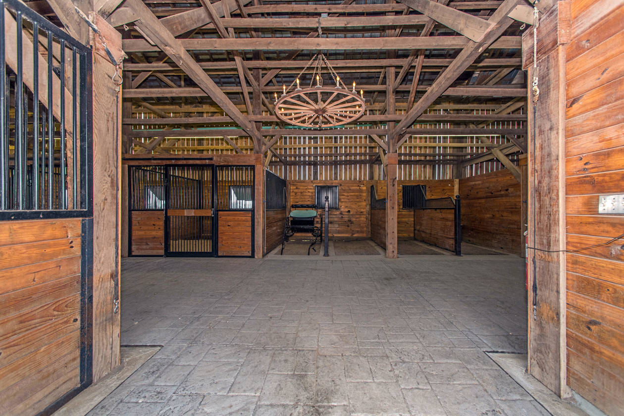Exceptional 723 Acre Kentucky Equestrian Facility Scott