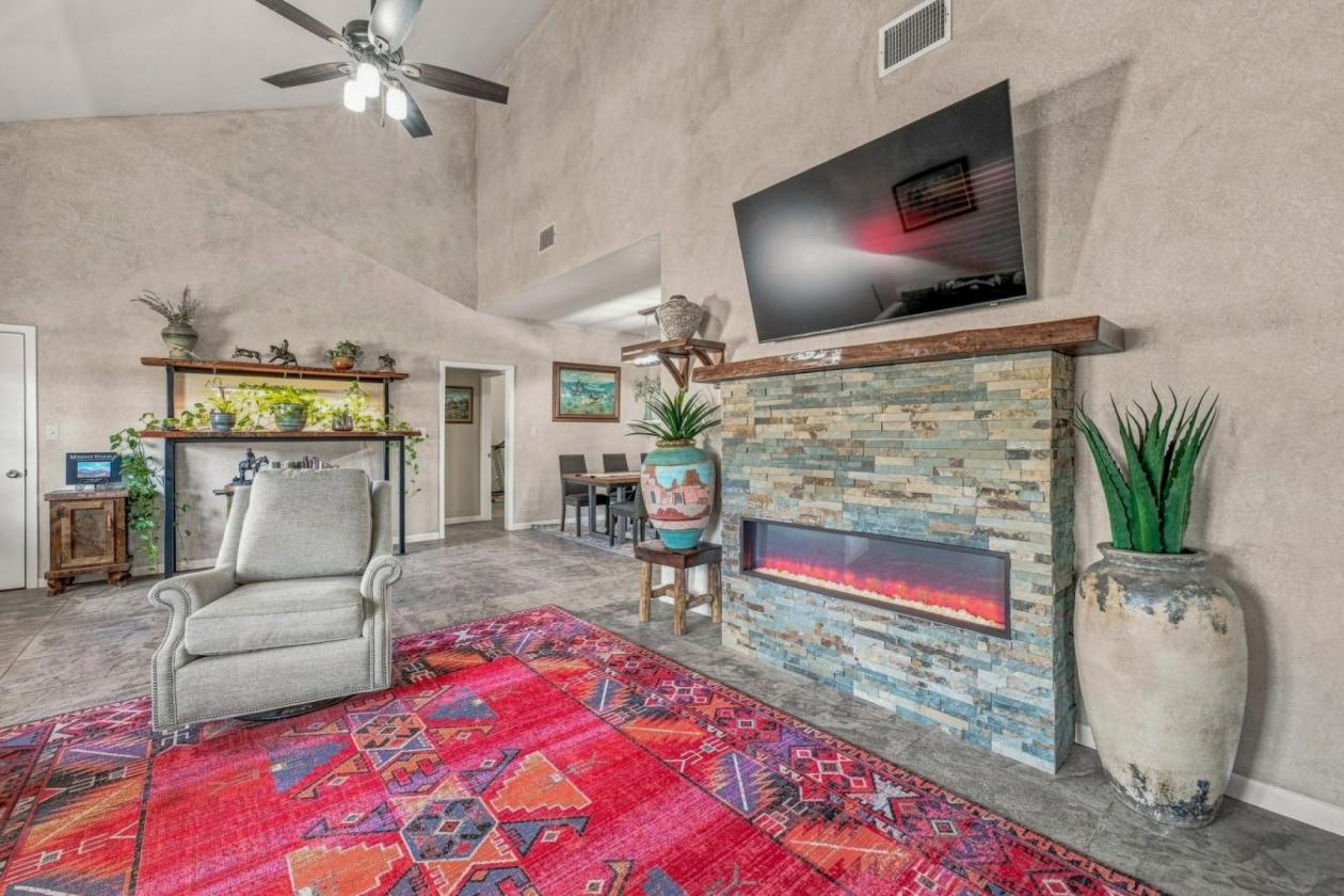 10 Acre, 3/2, Horse Property in Horsemans Ranch - photo 6