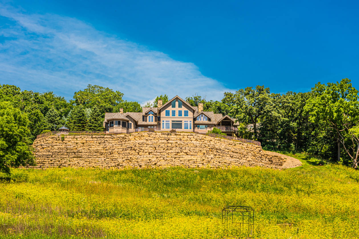 Enchanted 598 acre gated horse estate Scales Mound, Jo Daviess County, Illinoiss Horse