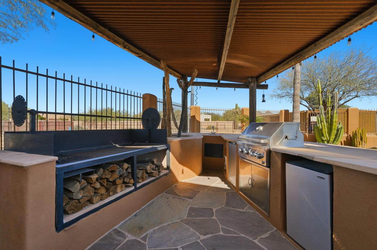 Desert Hills Luxury horse property on over an acre - photo 25