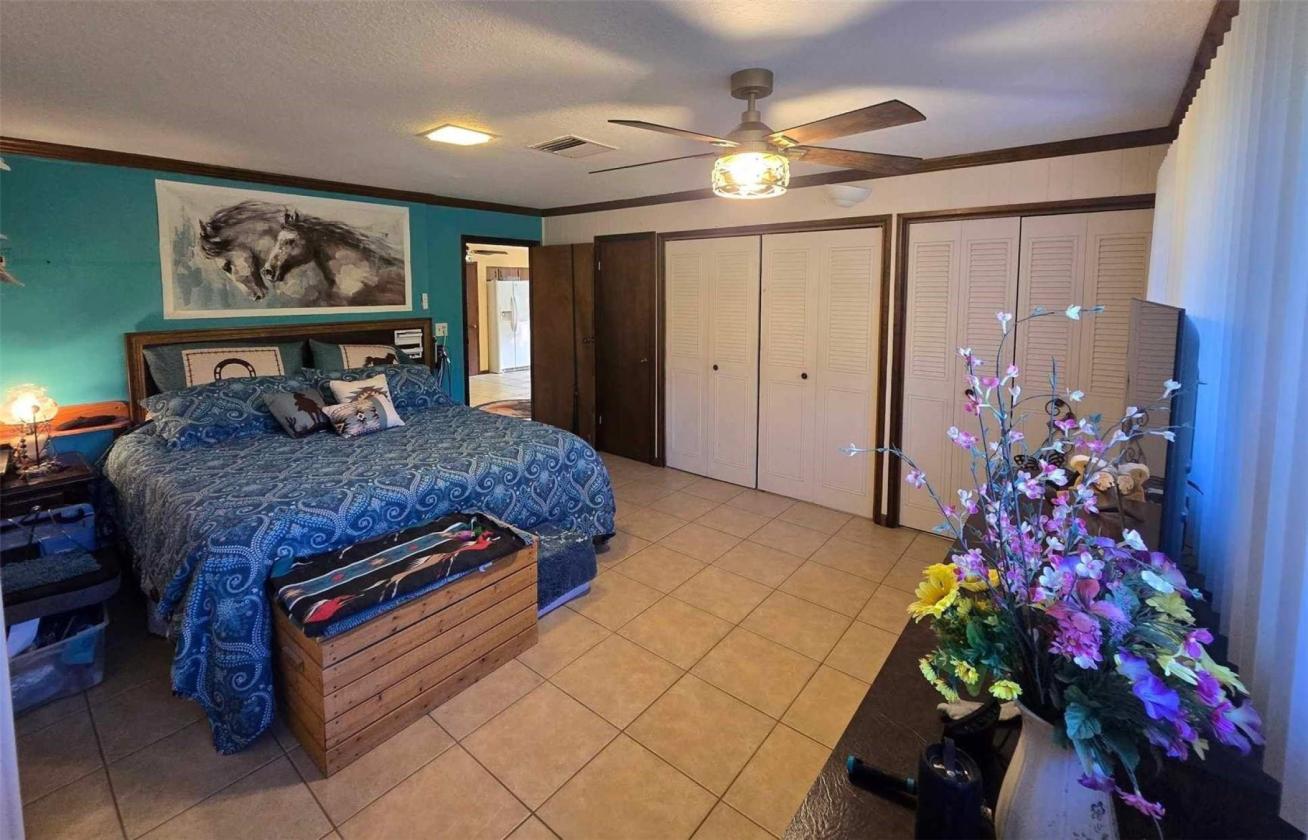 A BEAUTIFULLY SECLUDED 30 ACRE EQUESTRIAN ESTATE - photo 11