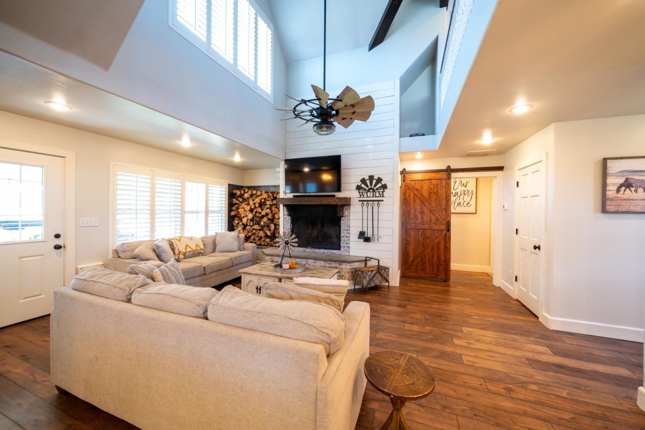 5 Acre Farmhouse in Beautiful Williamson Valley - photo 11
