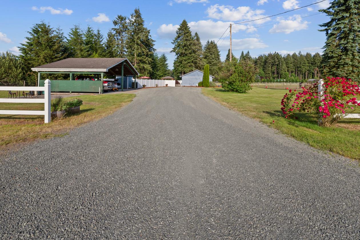 Gated Turnkey 17-Acre Equestrian Facility - photo 4