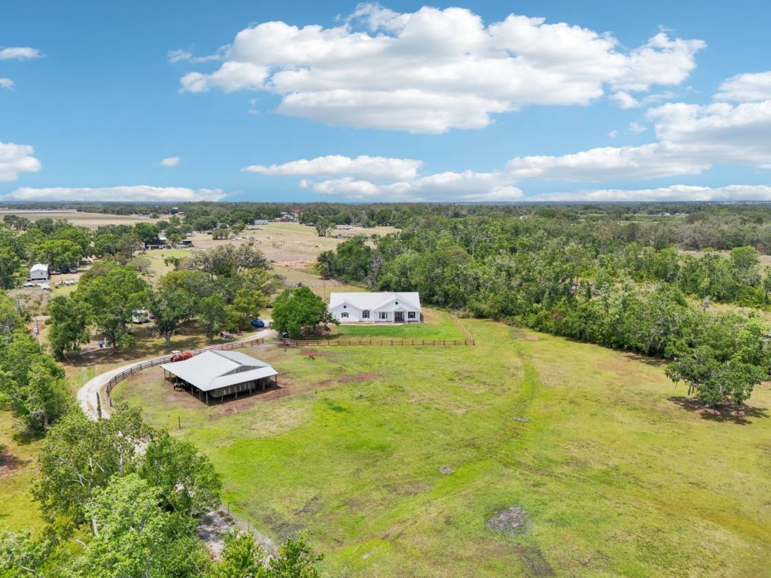 Horse Property for sale.