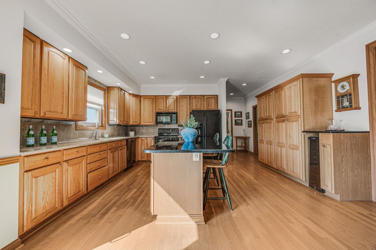 Exceptional equestrian estate on 18+ acres! - photo 7