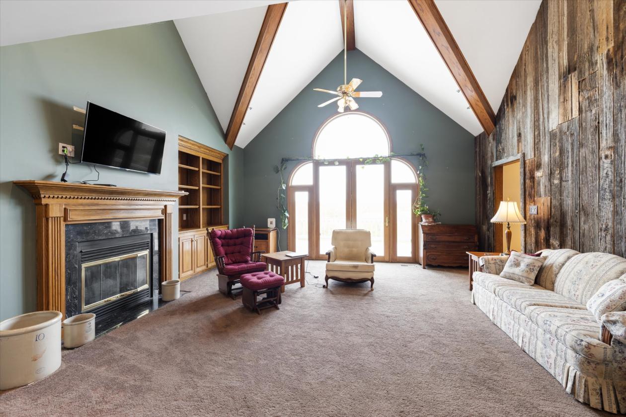 Turn-Key Equestrian Estate With Indoor Arena - photo 12