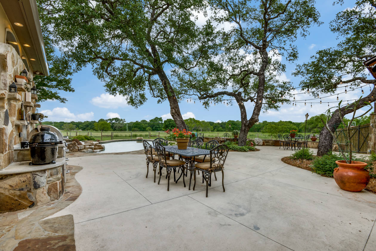 Amazing private 12 acres conveniently located in Fair Oaks Ranch
