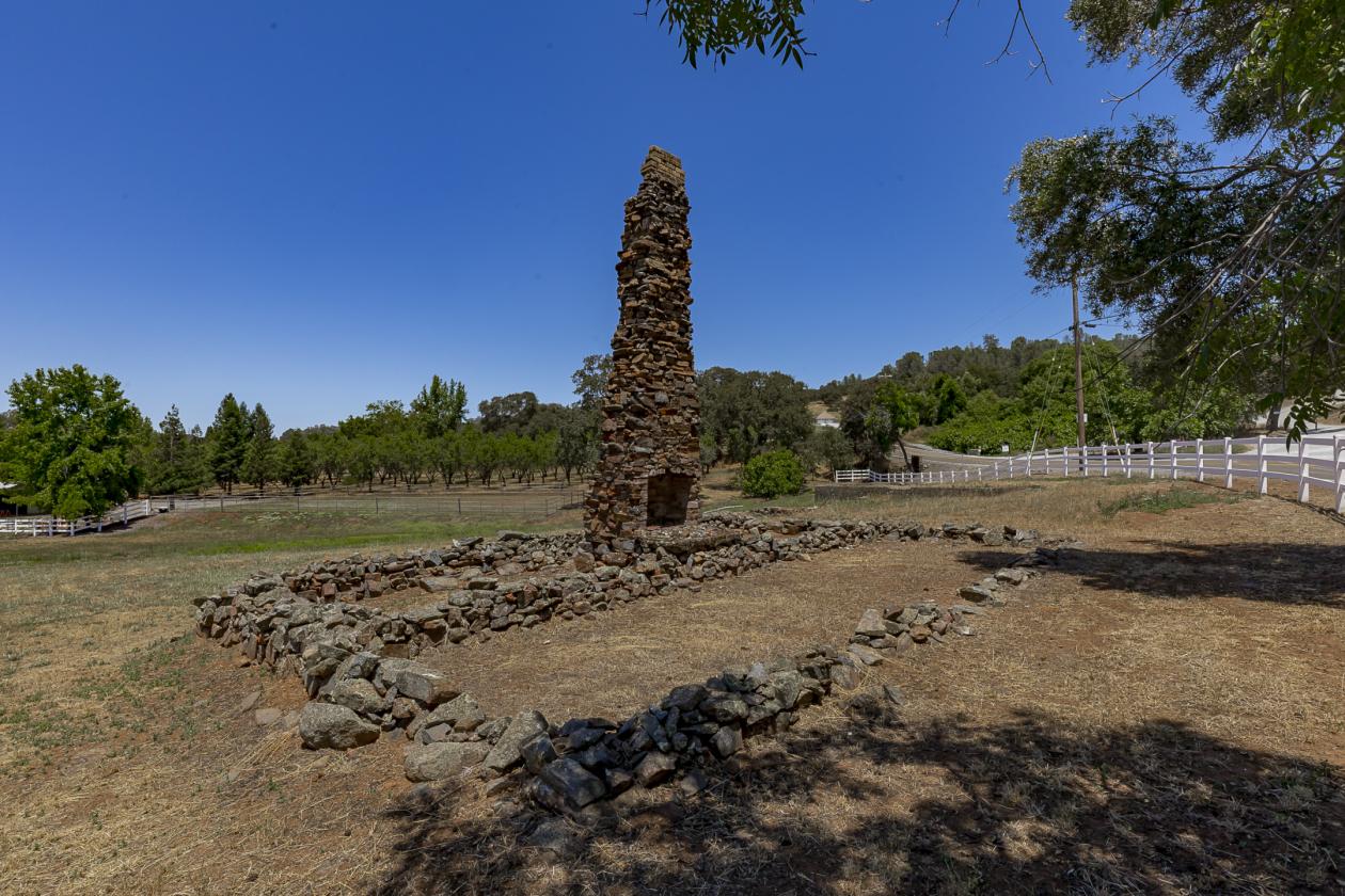 Historic 10-Acre custom Equestrian Estate & Vineyard - photo 10