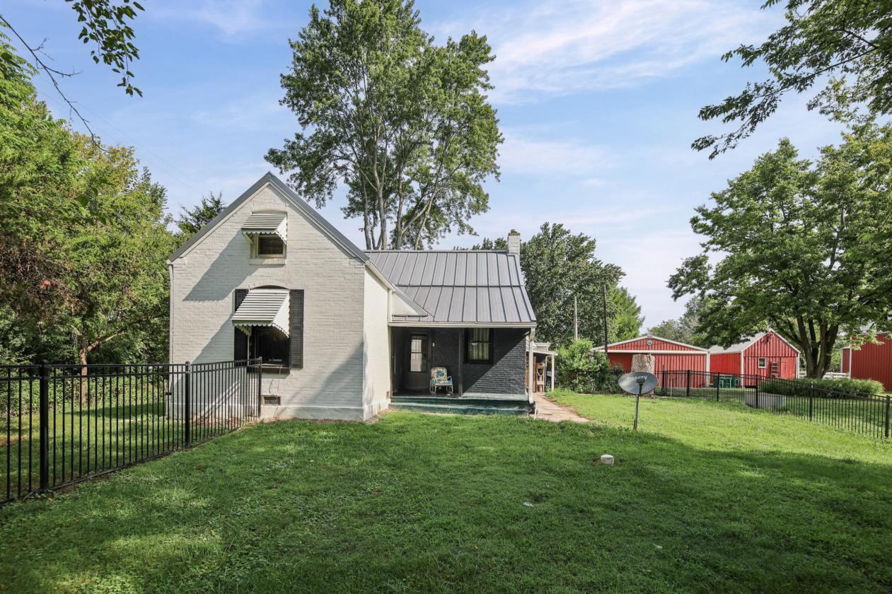 Historic Equestrian Retreat on 4.28 Acres - photo 15