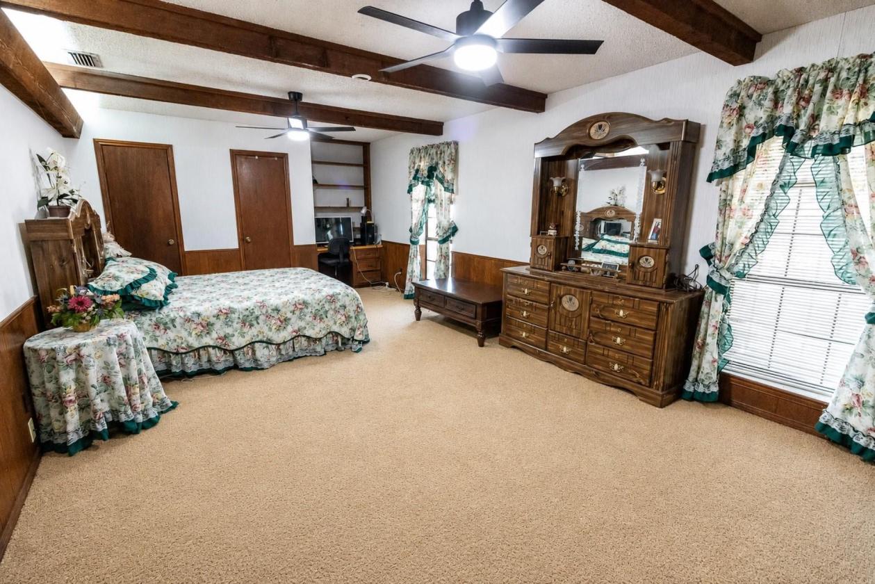 Horse Lover's Dream with Covered Arena - photo 17