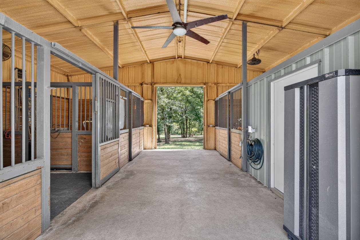 Home on 5 acres Near Chisolm Trail Tollway - photo 25