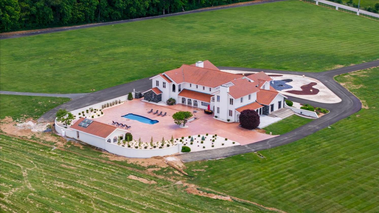 Iconic luxury remodeled estate with 66 acres! - photo 1