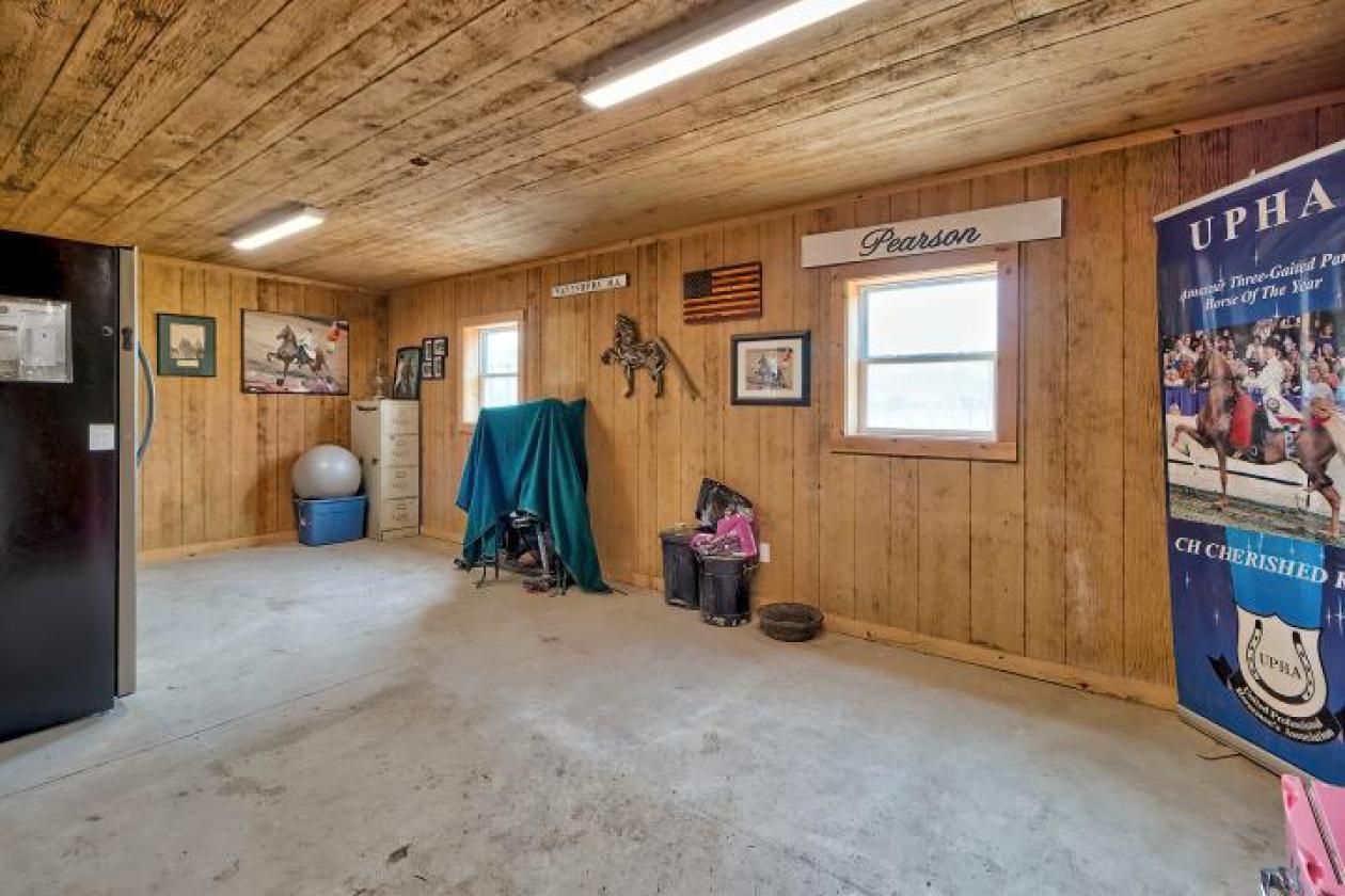 32.84 ACRES. EQUESTRIAN FACILITIES. - photo 17