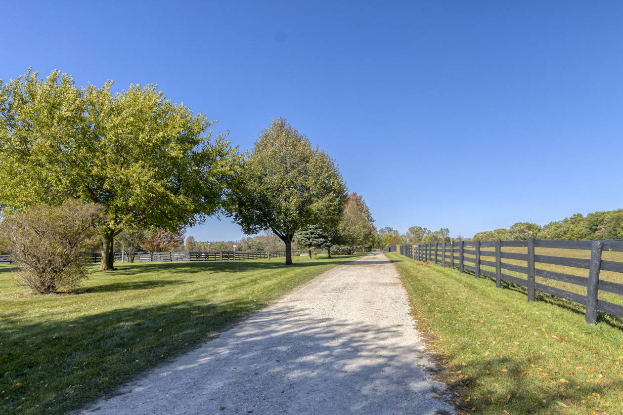 Silverwood Farm Equestrian Estate 100 Acres Sucessful Established Business Trevor Kenosha County Wisconsin Horseproperties Net
