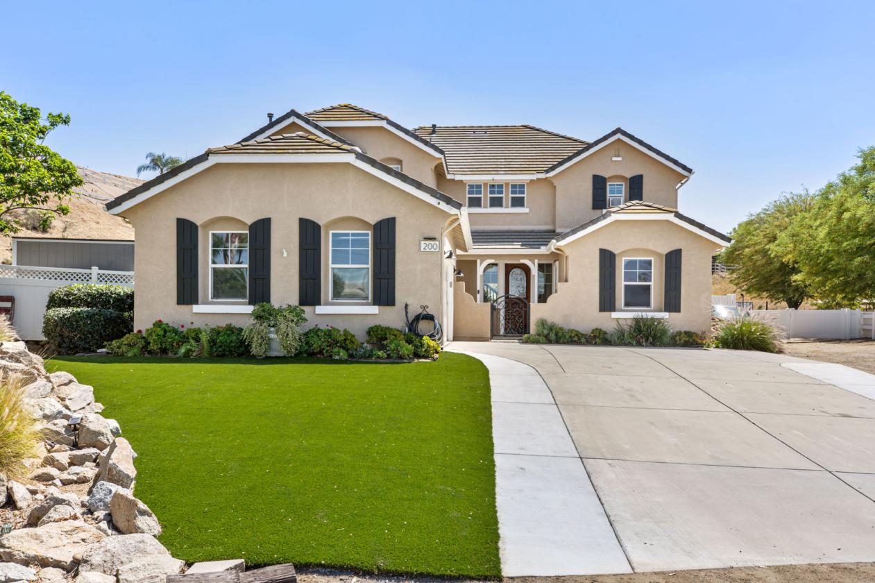 Living the Dream Ranch | Barn, Arena, Pool - photo 8
