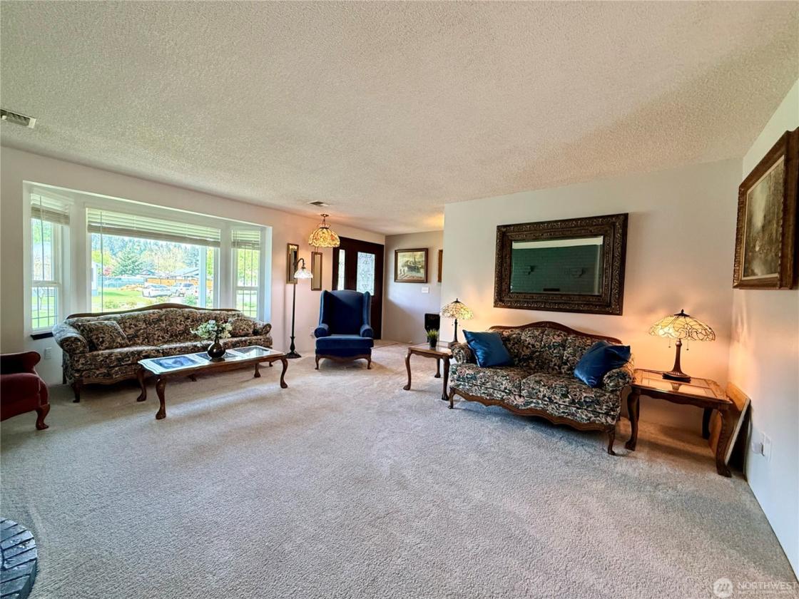 Scenic 3.79-acre horse property w/ high-bank - photo 3
