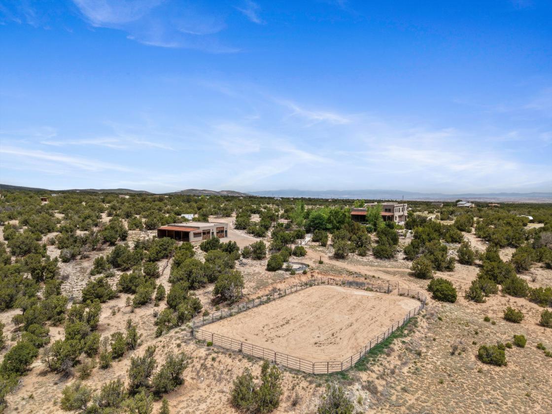 Luxury Mountain Equestrian Estate on 10.49 Acres - photo 4