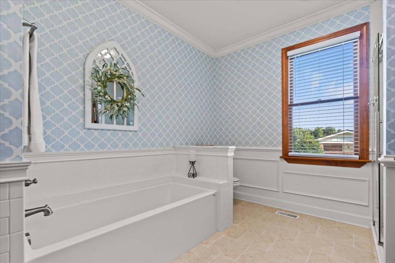 Remarkable 20-Acre Private Estate - photo 19
