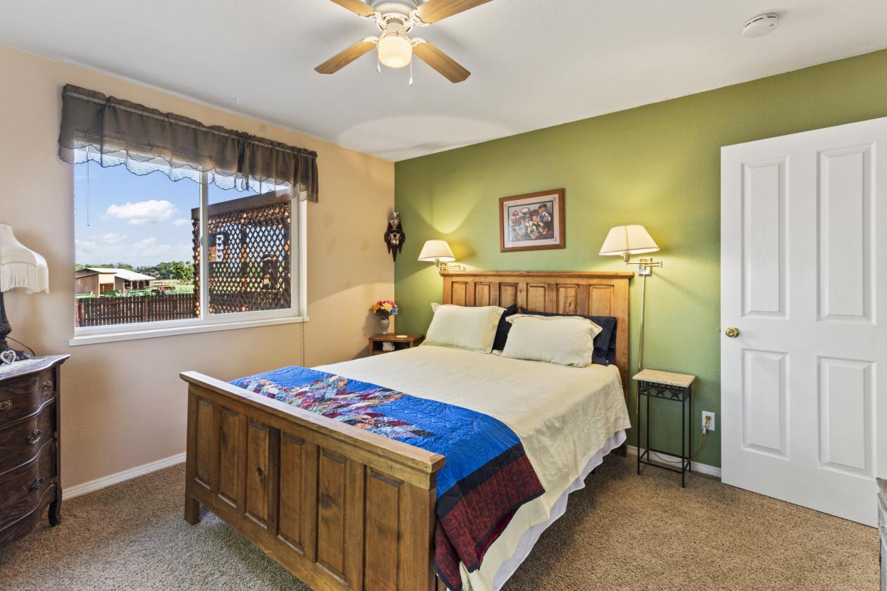 Beautiful Spring Creek Mesa Equestrian farm! - photo 21