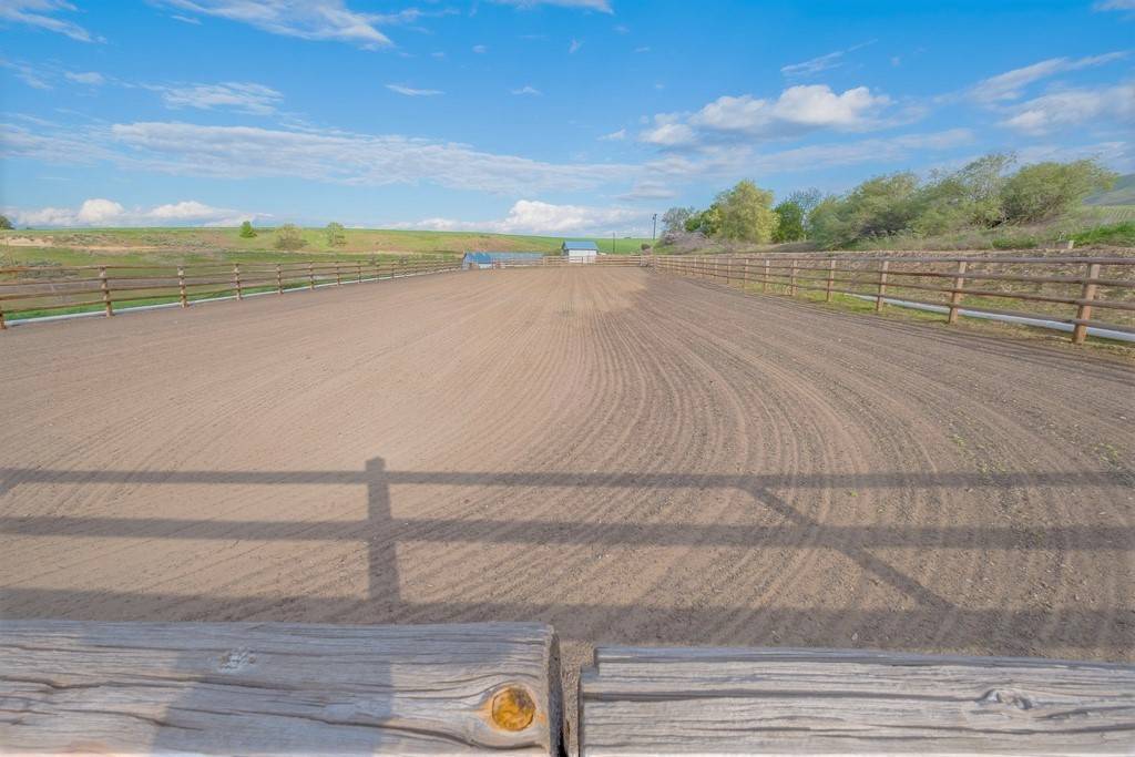 A Sound Investment For Any Horse Person! Ellensburg, Kittitas County, Washington Horse Farm