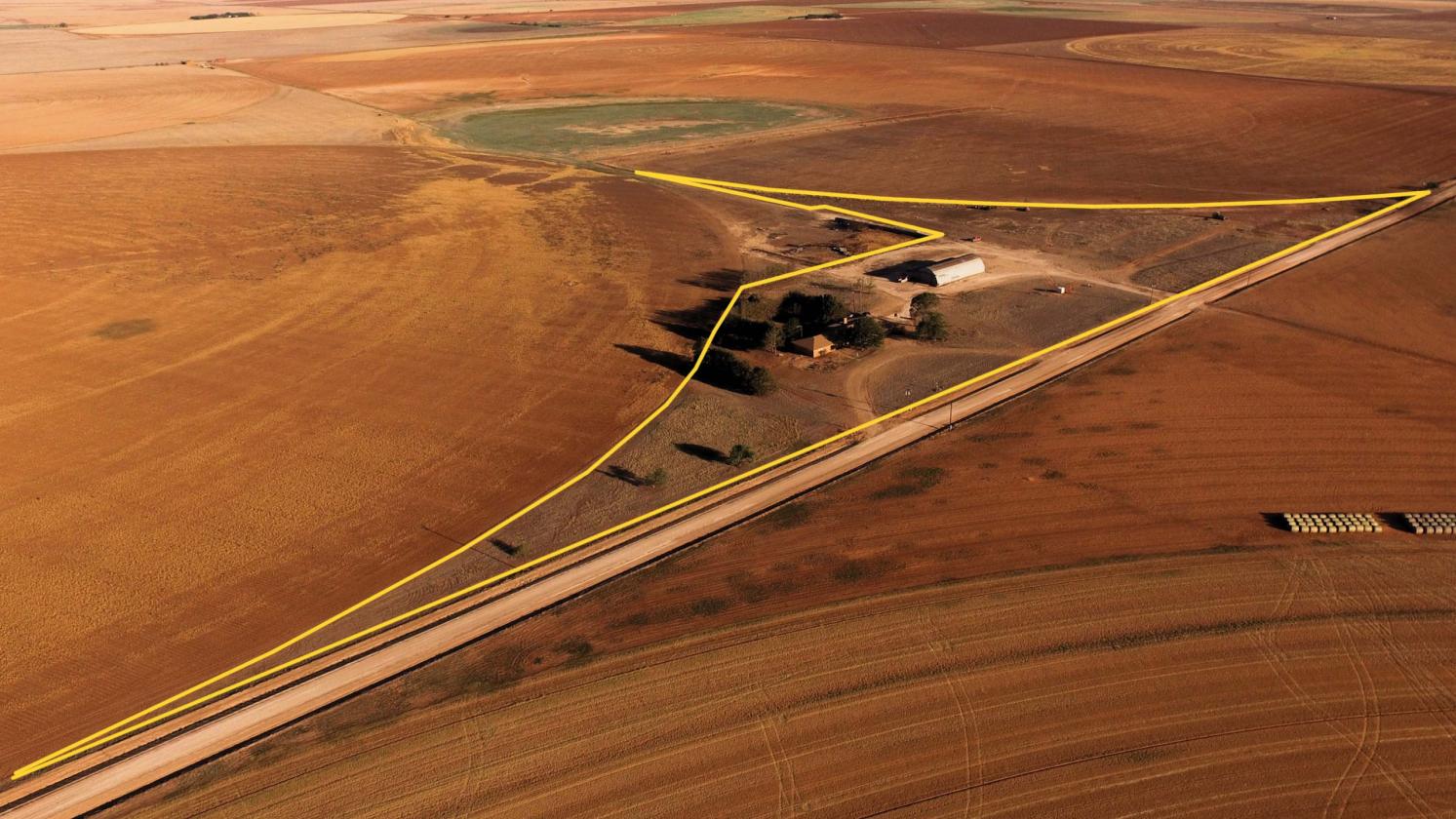 Updated Country Estate on 16.36 +/- Acres - photo 2