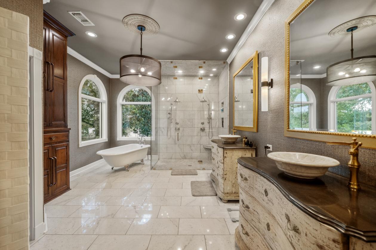 Rare Arkansas Estate with equestrian stalls - photo 18