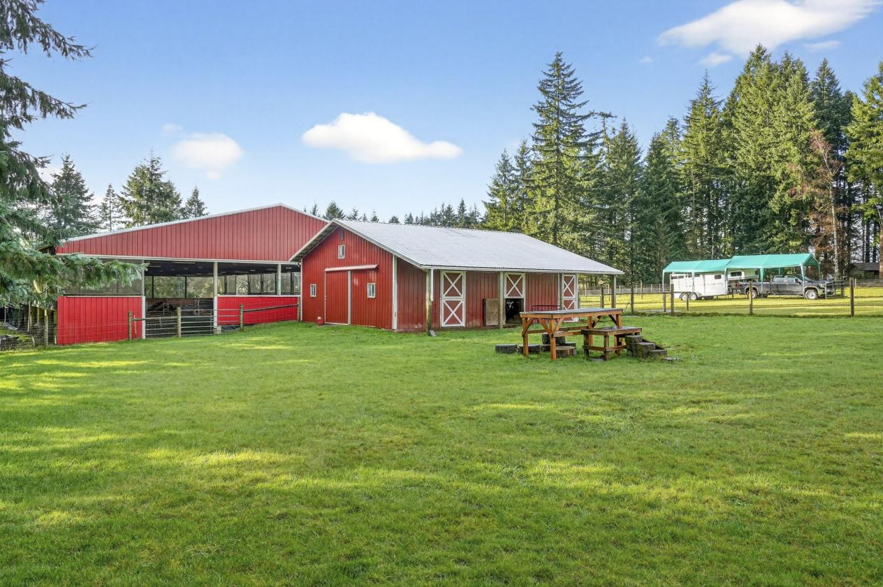 Huge Arena, Ample Pasture & Spacious Home - photo 7