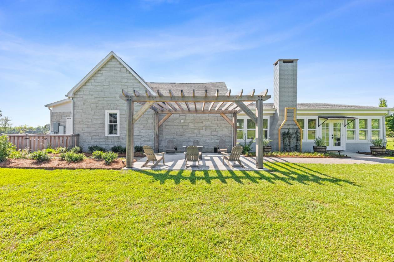 Lovely, turn key equestrian property with 2 arenas - photo 14