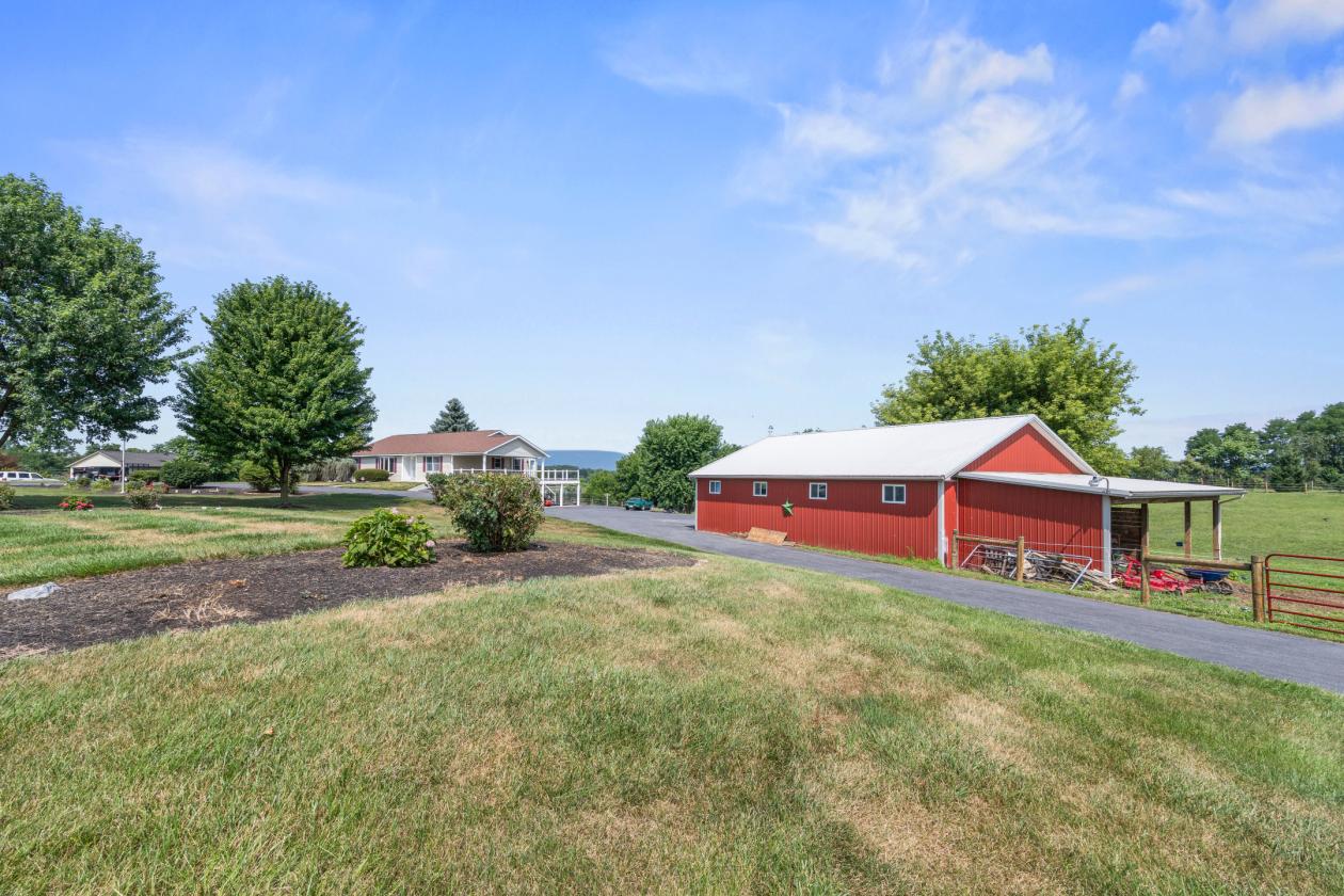 Ranch home with In-Law suite 4.3-Acre/4 stall Barn - photo 5