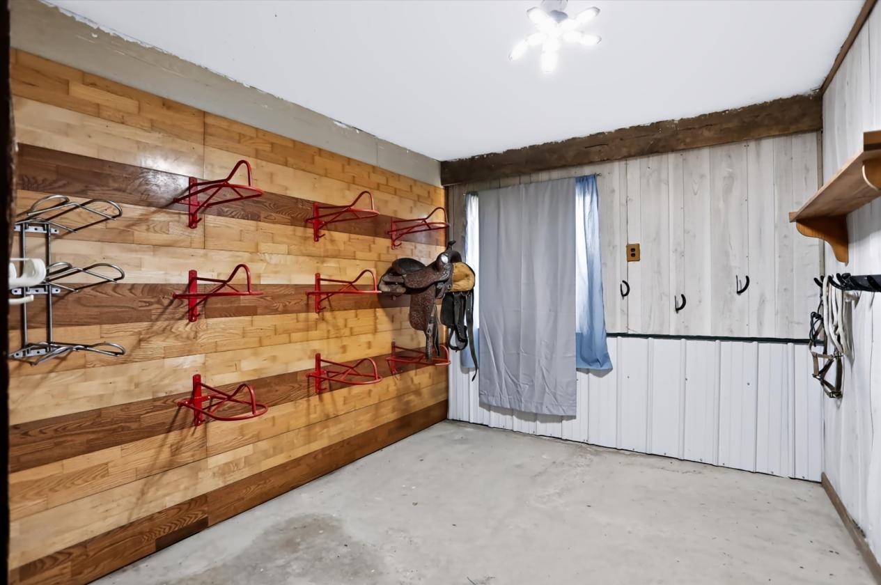 Ideal Equestrian training & boarding facility - photo 5