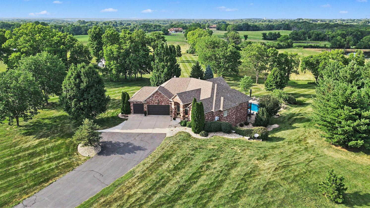 Outstanding Estate Including 20 Acres - photo 1