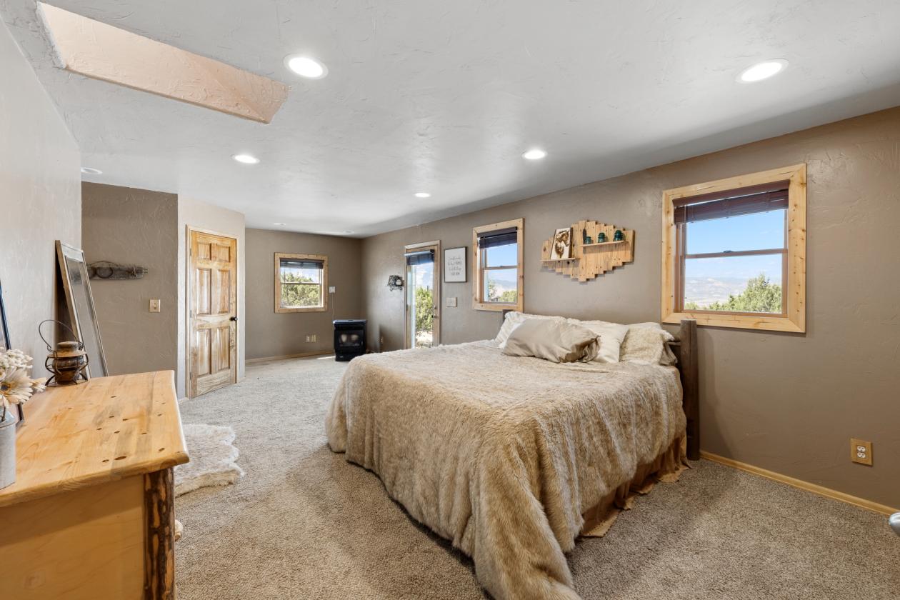 Horse Property with stunning views - photo 14
