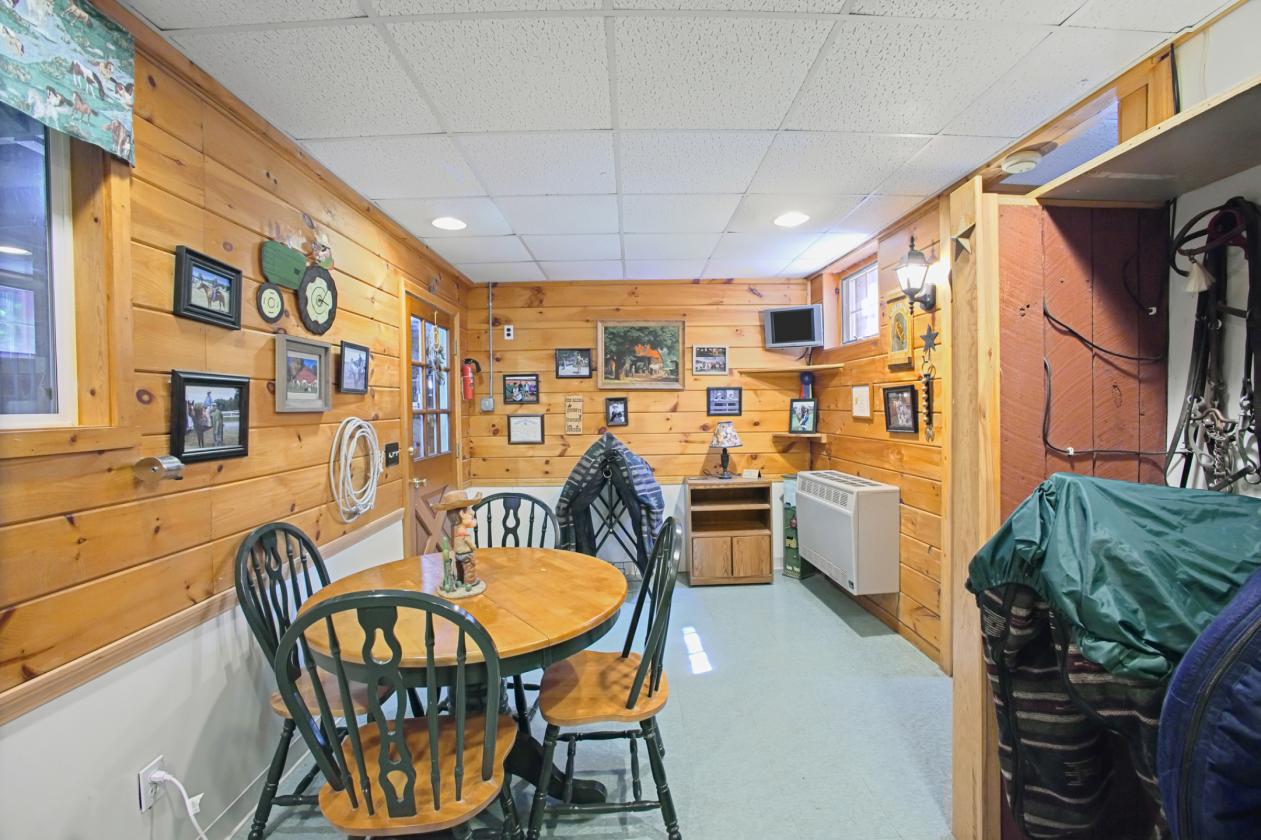 13.5-Acre Equestrian Farm with 12-Stall Barn - photo 24