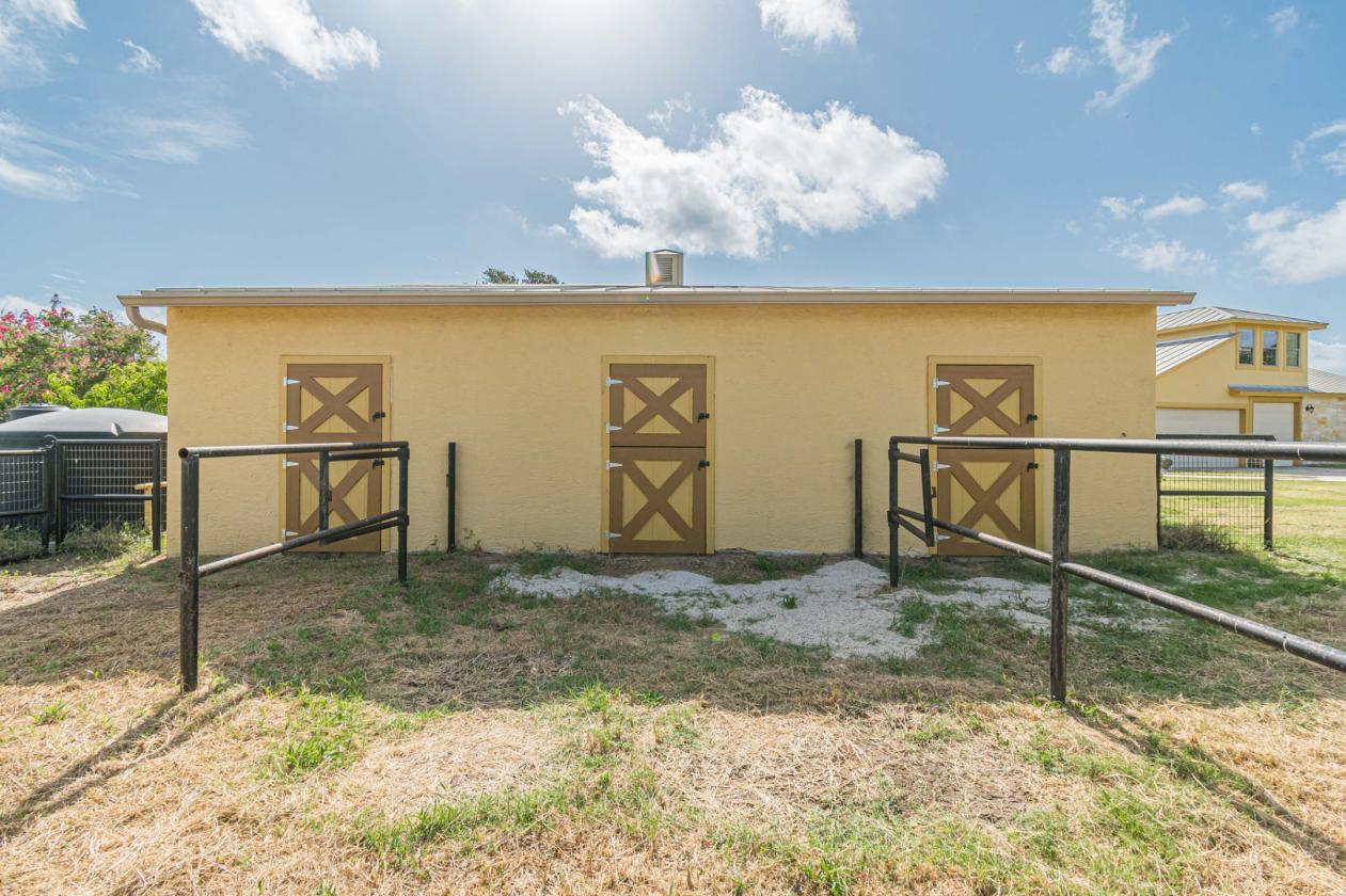Comal County Equestrian Home - photo 25