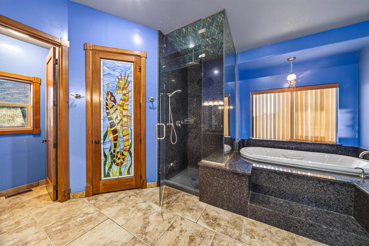 Masterfully crafted equestrian estate for sale. - photo 10