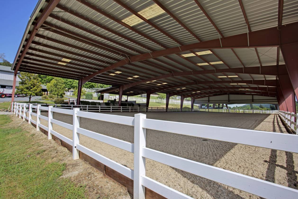 EXCEPTIONAL ONE OF A KIND LUXURY GATED EQUESTRIAN ESTATE Auburn