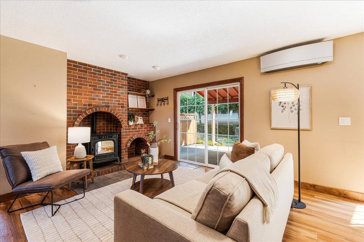 Gorgeous (dividable) 10 acre property with arena! - photo 7