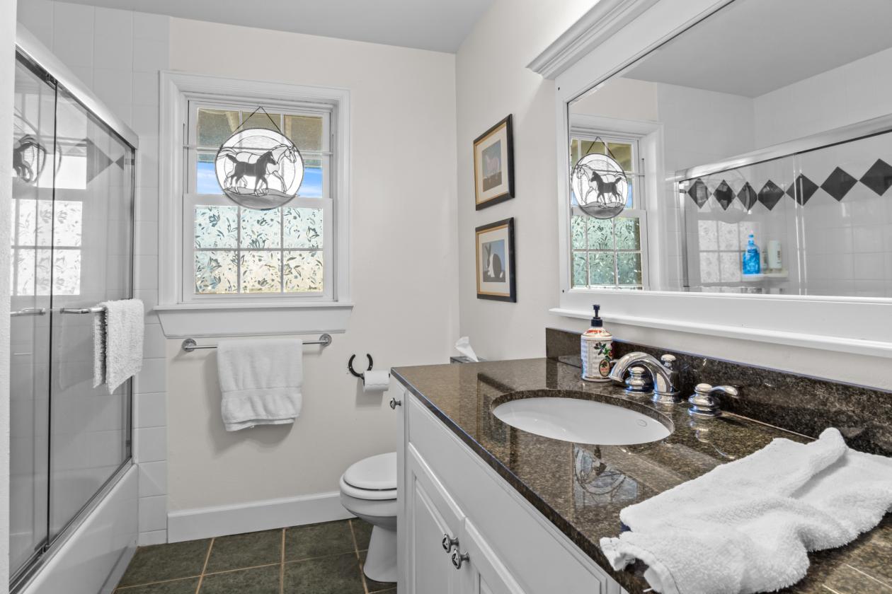 Exceptional Equestrian Estate With Indoor Arena - photo 17