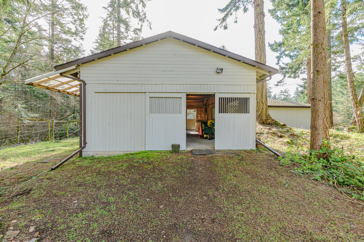 Salt Spring Island Hobby Farm Perfect for Horses!! - photo 7
