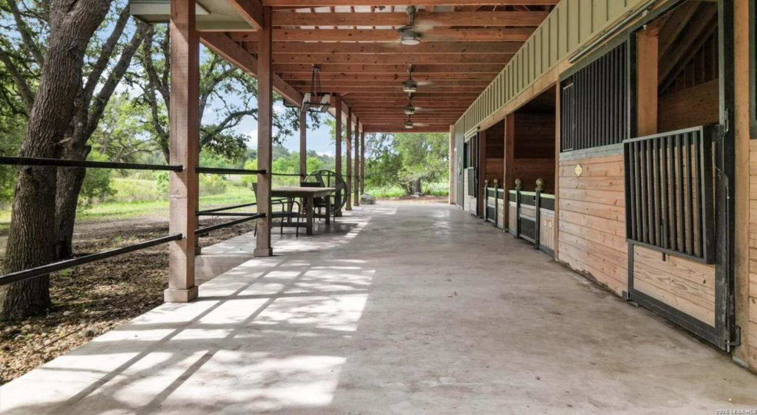 Texas Hill Country Estate | Barn & Riding Trails - photo 29