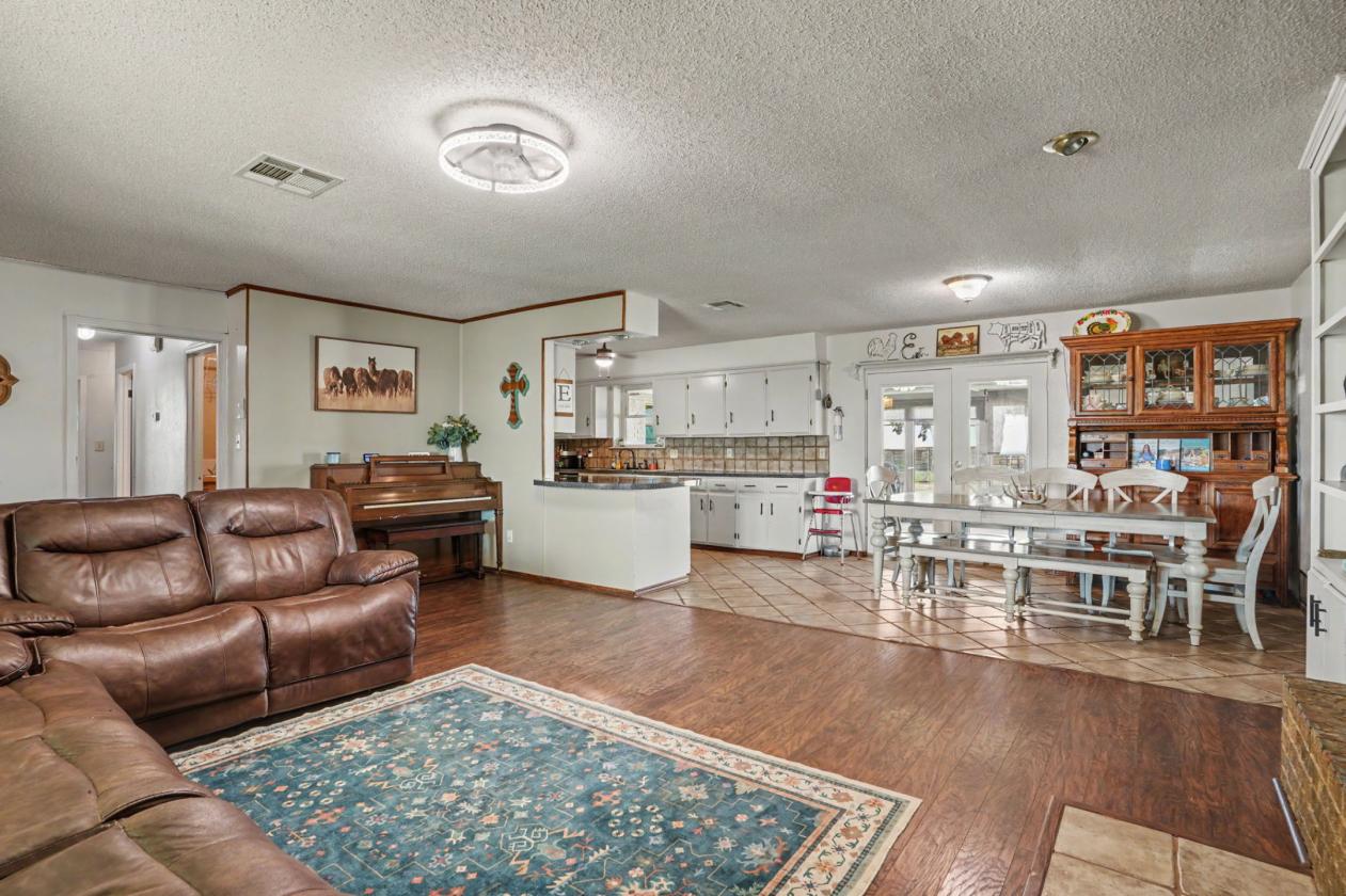 HOME ON 2.61 ACRES WITH HORSE PEN - photo 10
