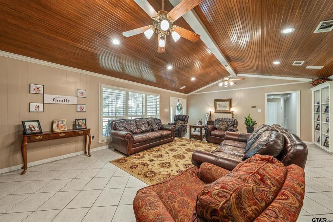 Peaceful country living on 9.6 acres - photo 14