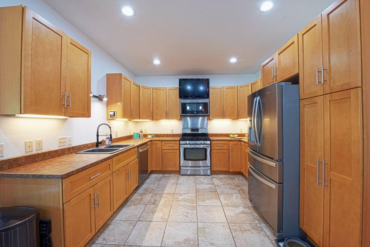 Expansive Property Perfect For Your Dream Farm - photo 2