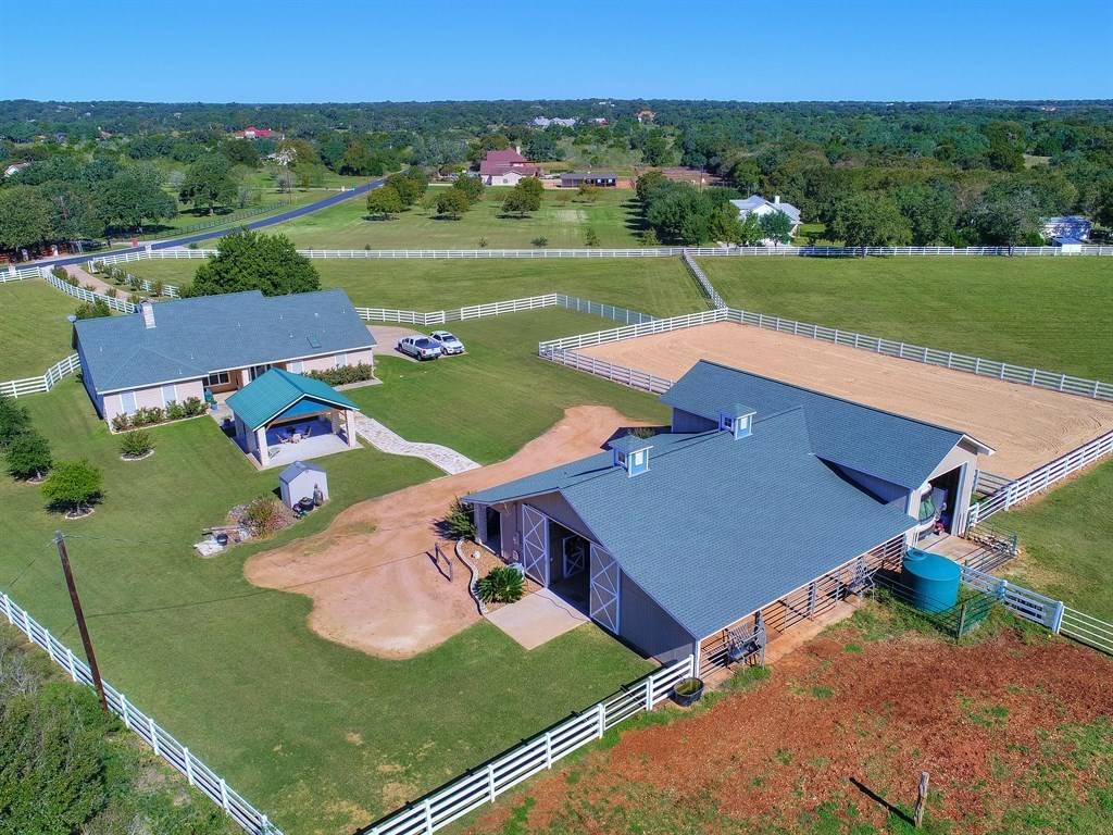 EXCEPTIONAL EQUESTRIAN ESTATE 15 MINUTES TO AUSTIN CITY LIMITS! Buda