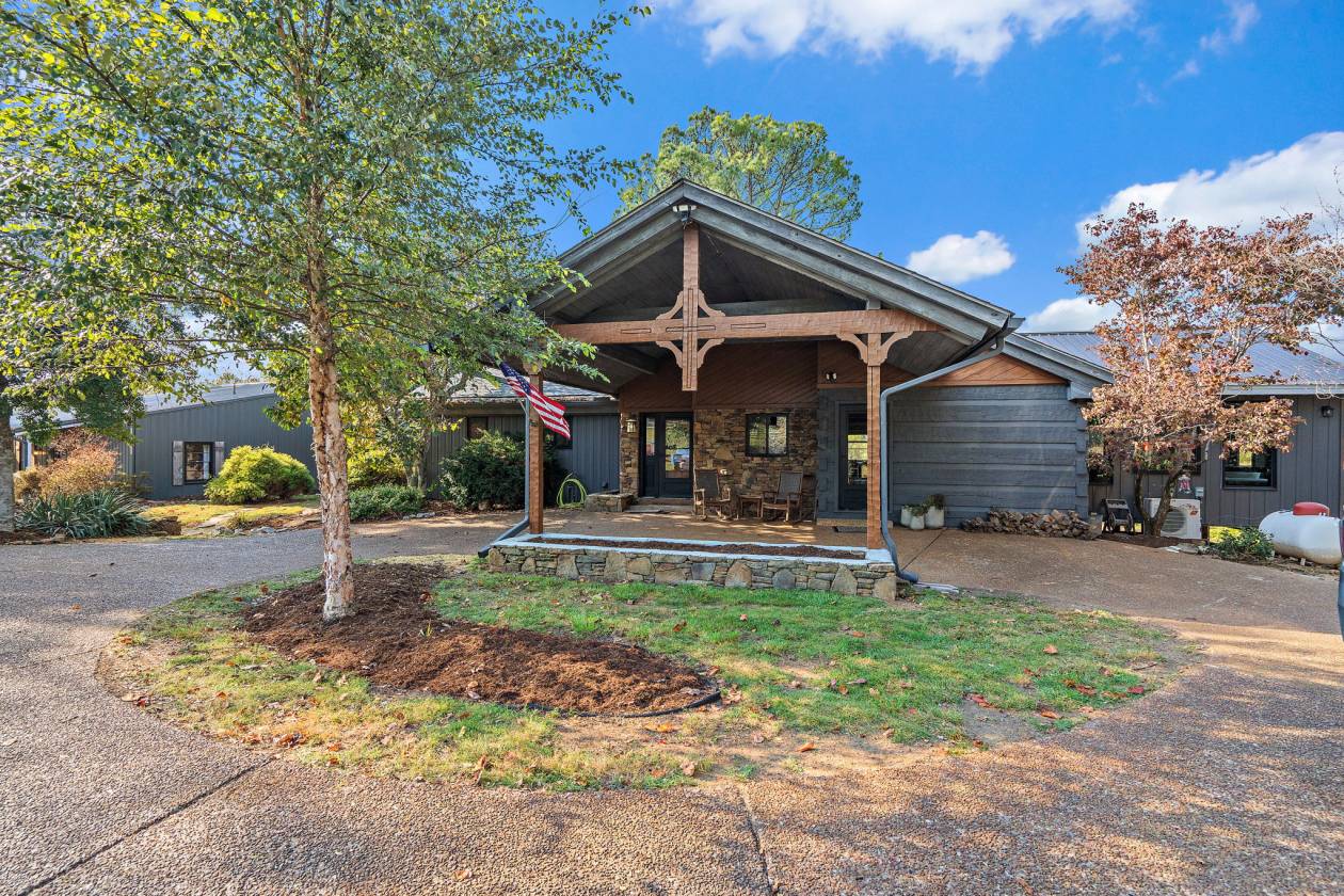 Horse Property for sale.