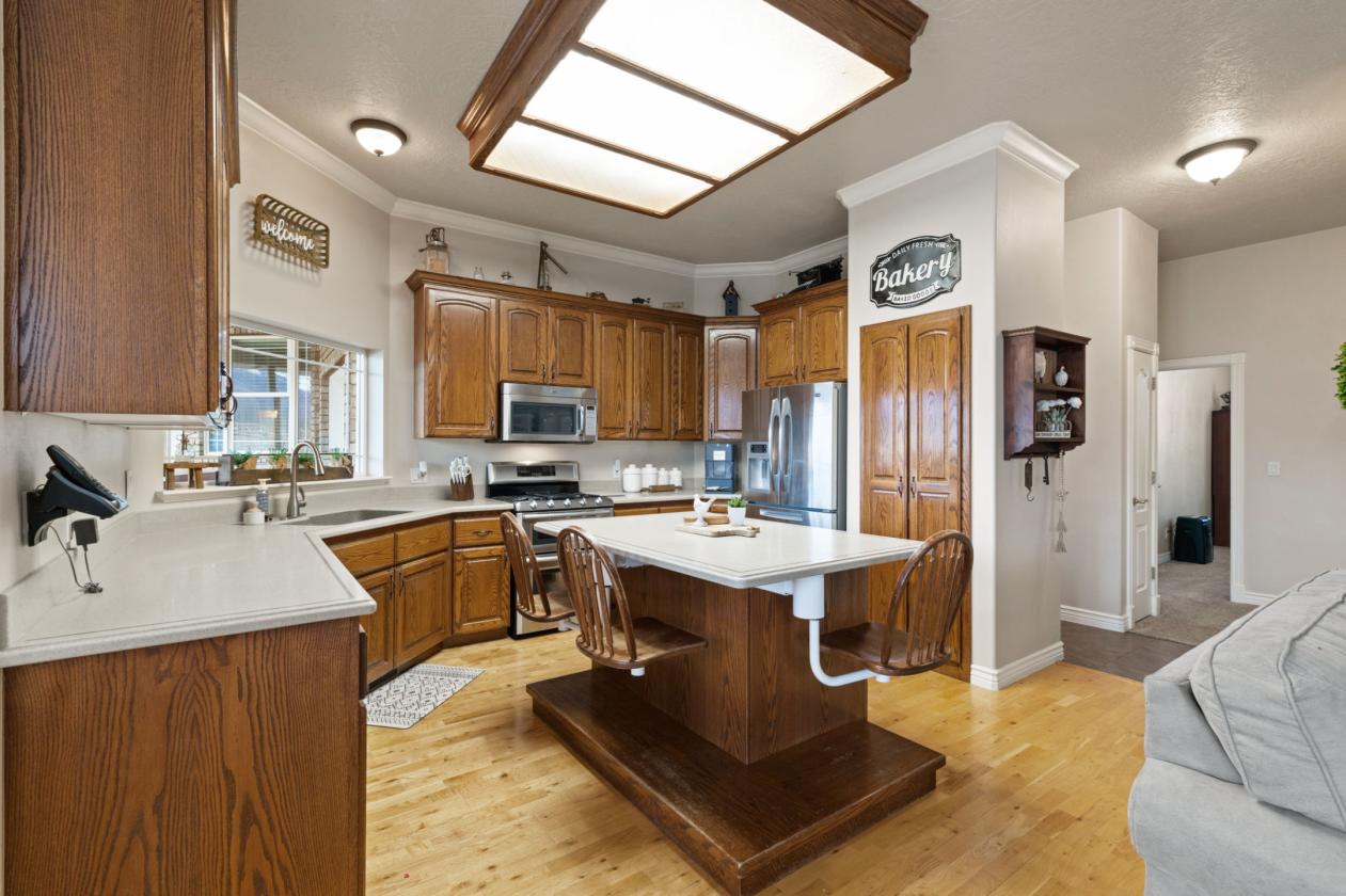 A Rare Blend of Luxury, Land & Lifestyle - photo 10