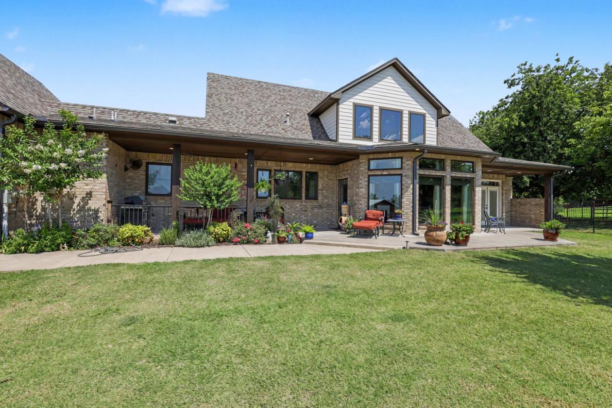 2 Homes 5 Acre Horse Property with Beautiful views - photo 14