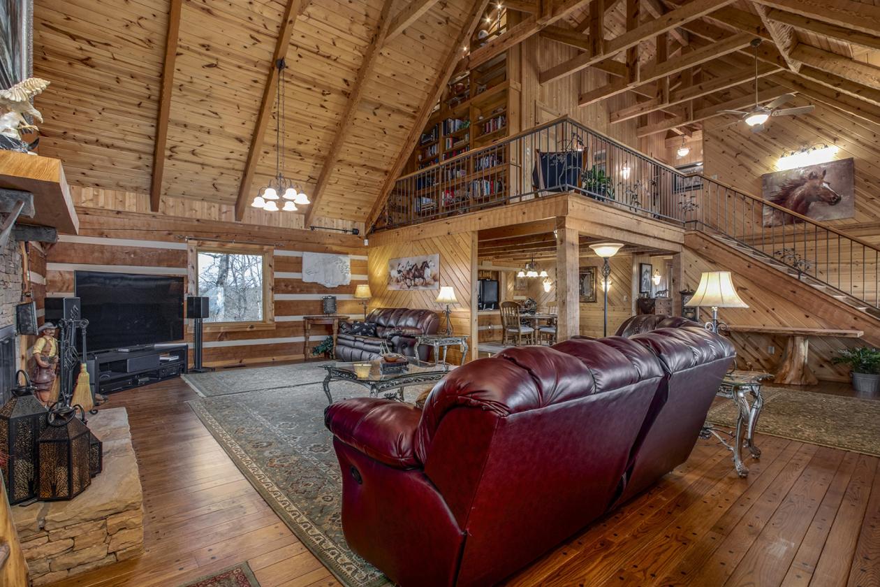 Beautiful log home on 33.95 acres - photo 11